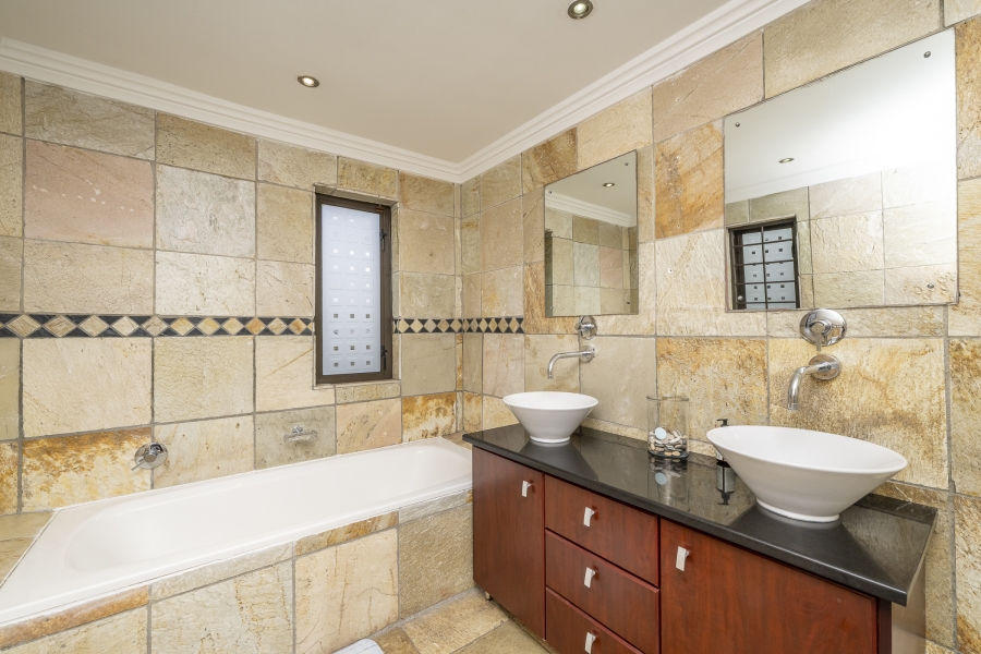 4 Bedroom Property for Sale in Van Riebeeckshof Western Cape